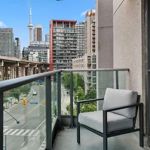 Appartement Cn Tower View With Free Parking, Pool, & Amenities, Toronto
