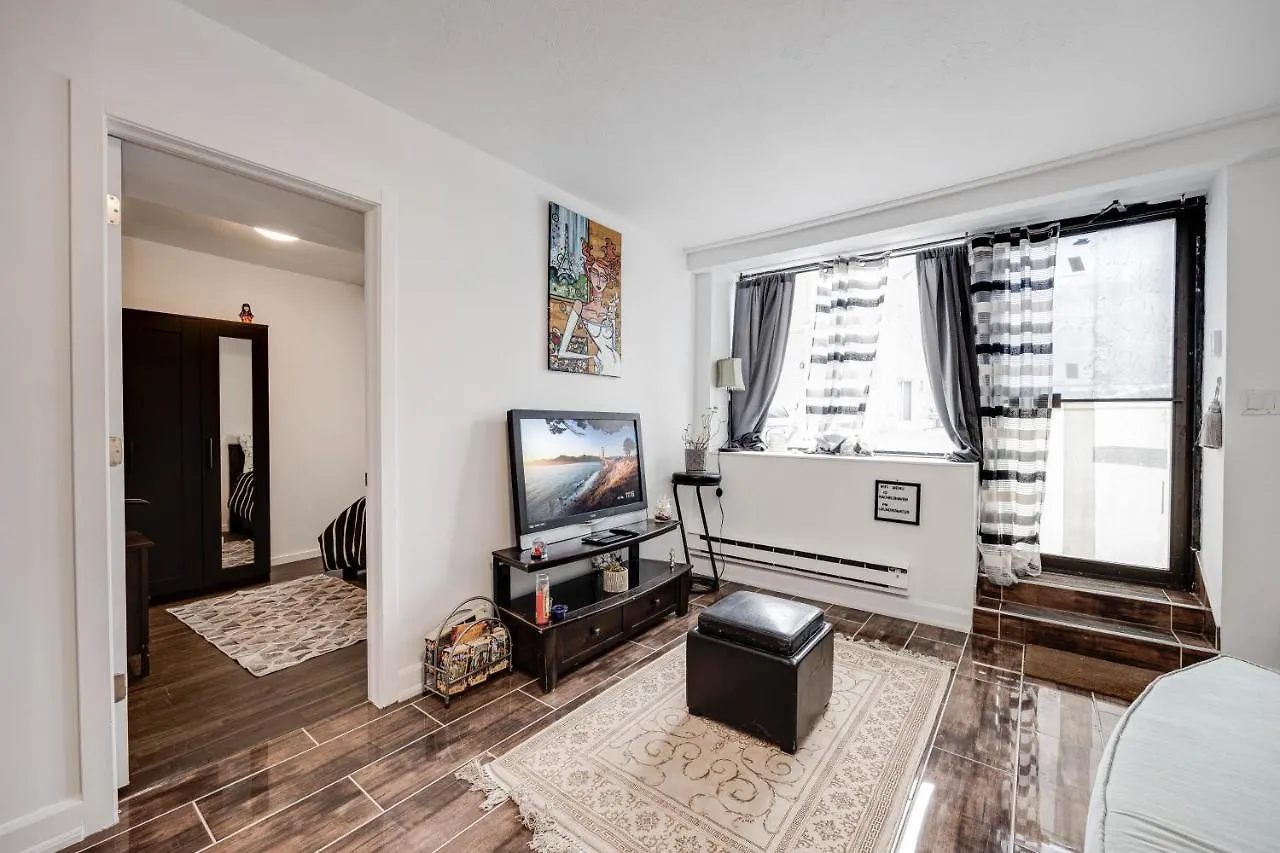 Bright Parkdale Court - Little Portugal W/ Free Parking Apartment Toronto 0*,