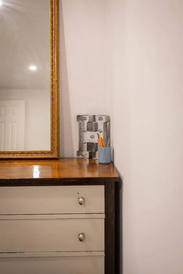 Appartement Bright Parkdale Court - Little Portugal W/ Free Parking à Toronto 0*,