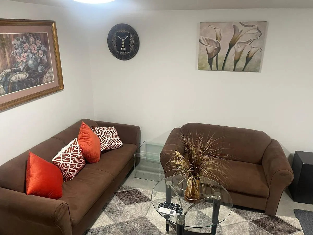 Bright Parkdale Court - Little Portugal W/ Free Parking Apartment Toronto 0*,  Canada