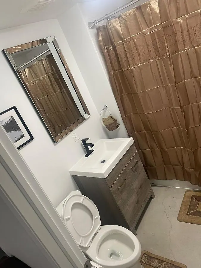 Bright Parkdale Court - Little Portugal W/ Free Parking Apartment Toronto