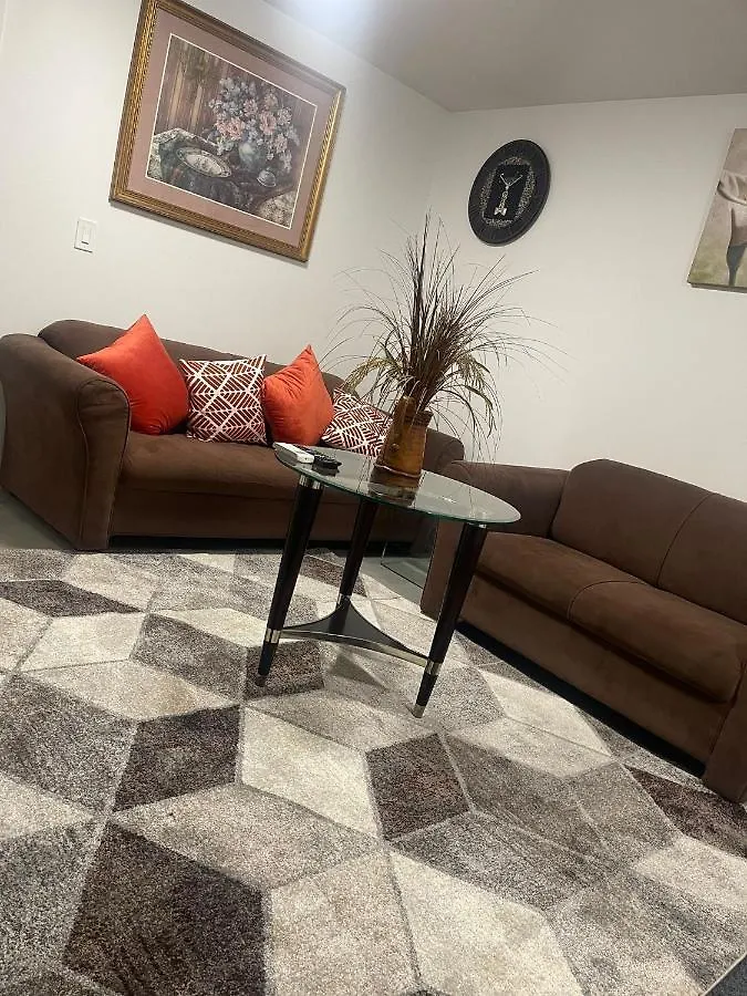 Bright Parkdale Court - Little Portugal W/ Free Parking Apartment Toronto Canada
