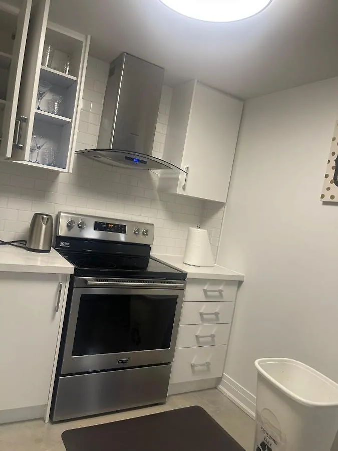 Bright Parkdale Court - Little Portugal W/ Free Parking Apartment Toronto