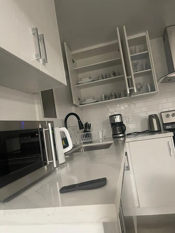 Appartement Bright Parkdale Court - Little Portugal W/ Free Parking à Toronto 0*,  Canada