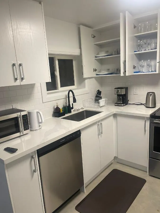 Bright Parkdale Court - Little Portugal W/ Free Parking Apartment Toronto
