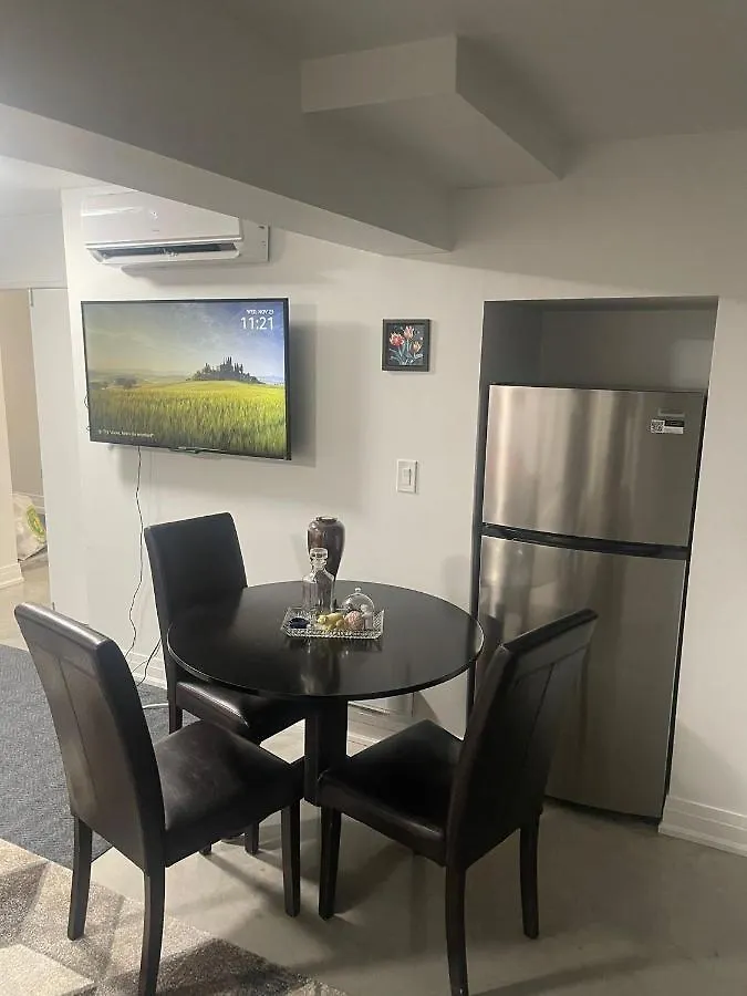 Bright Parkdale Court - Little Portugal W/ Free Parking Apartment Toronto Canada