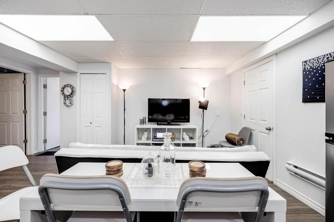 Bright Parkdale Court - Little Portugal W/ Free Parking Apartment Toronto