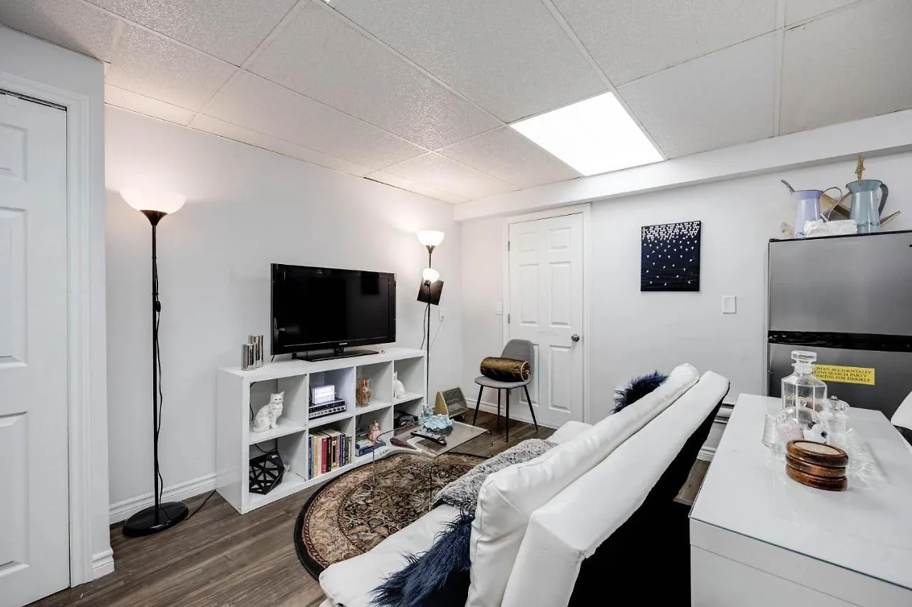 Bright Parkdale Court - Little Portugal W/ Free Parking Apartment Toronto 0*,