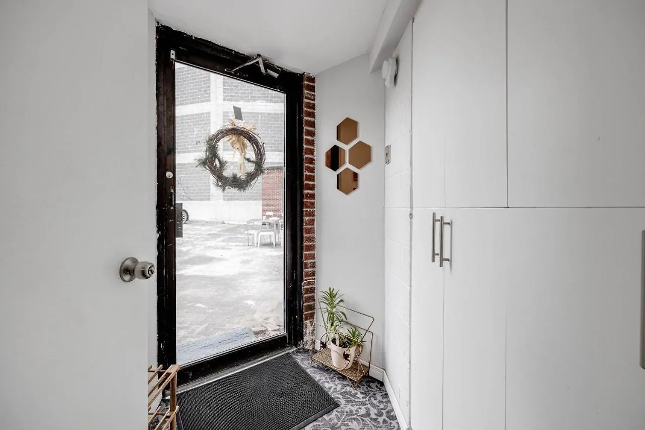 Bright Parkdale Court - Little Portugal W/ Free Parking Apartment Toronto
