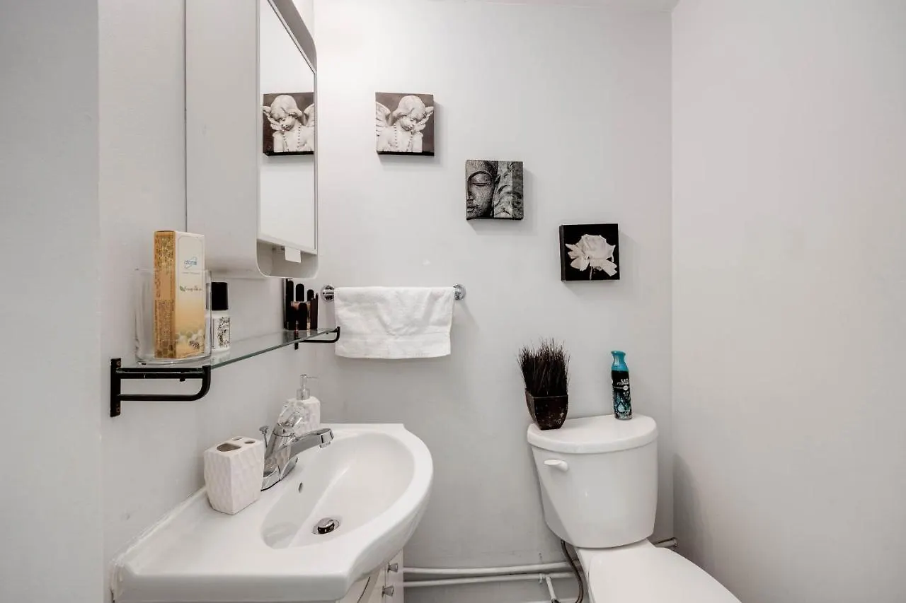 Bright Parkdale Court - Little Portugal W/ Free Parking Apartment Toronto